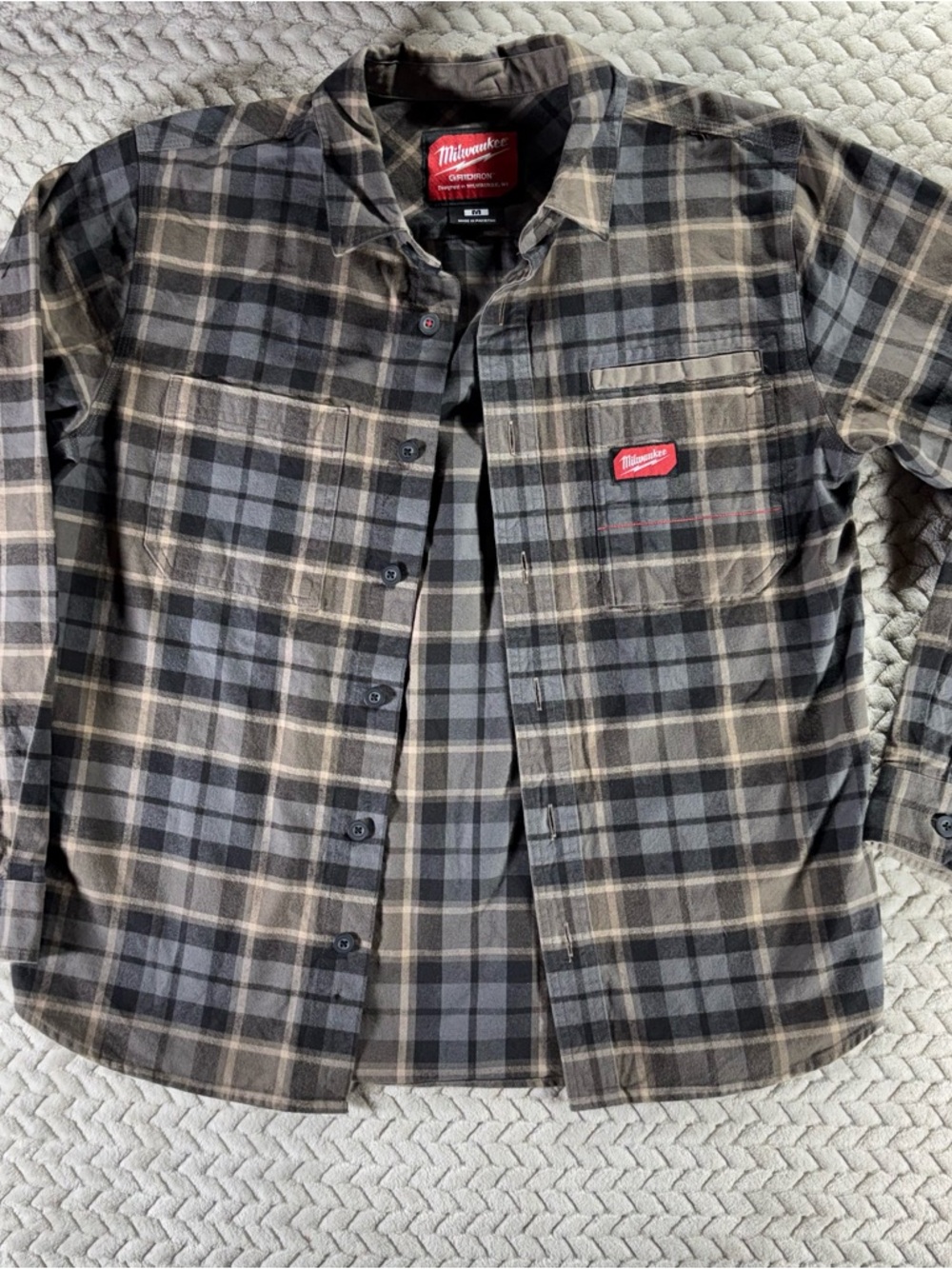 Milwaukee Gridiron Shirt Men's Medium Gray Flannel Pocket Heavy Cotton